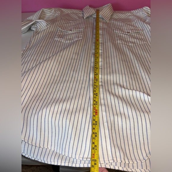 White and Black Casual Button Down Shirt with Classic Western Design - Picture 11 of 11